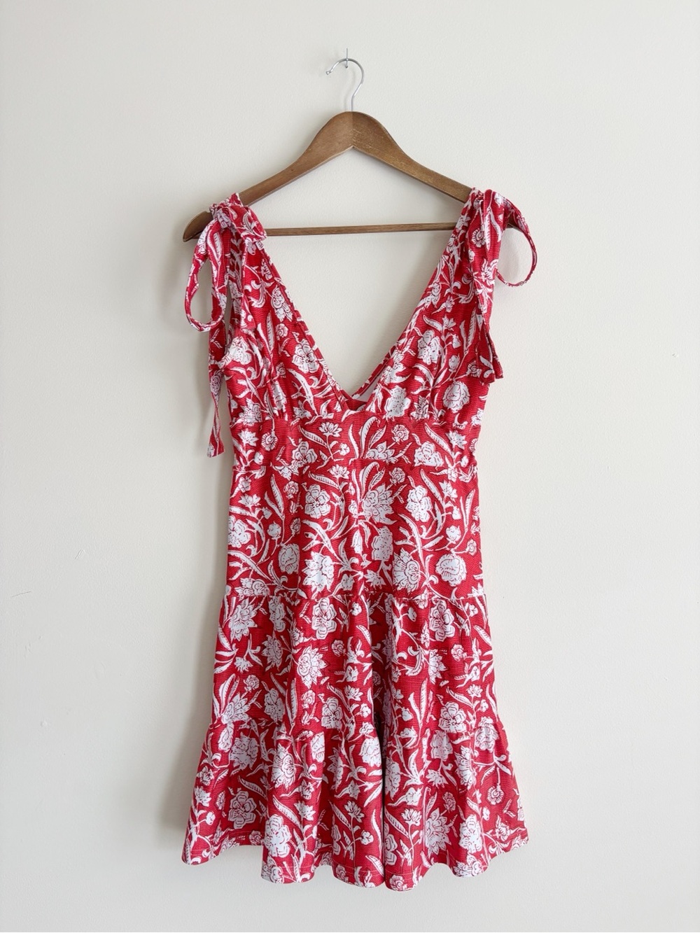 Smith & Quinn Red Floral Tie Shoulder Mini Dress Small